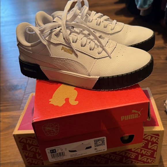 PUMA Women's Carina 2.0 Gradient Sneaker 7.5 with box - Picture 12 of 13